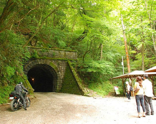 旧天城トンネル（天城山隧道）と滑沢渓谷（通年）